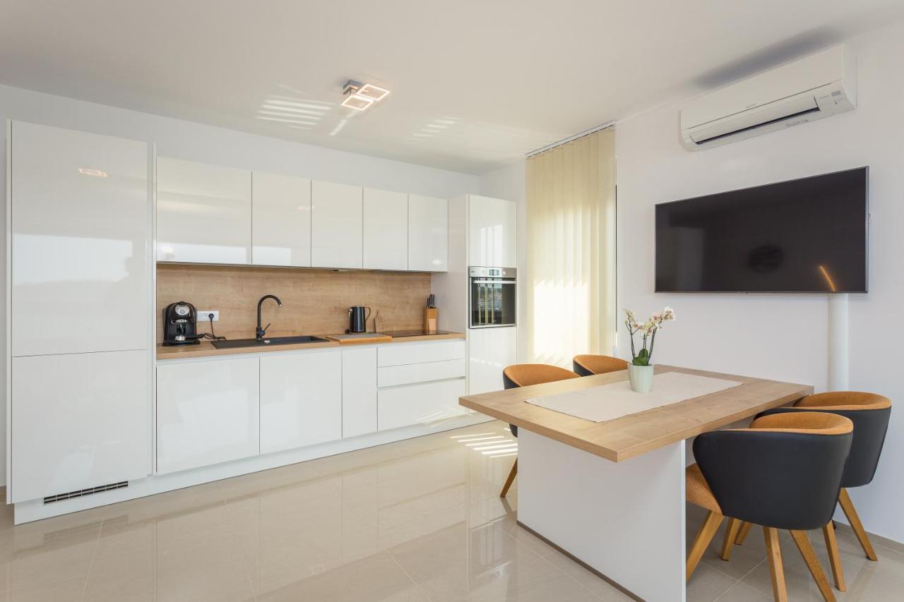 Luton Apartment Баньоле Екстериор снимка