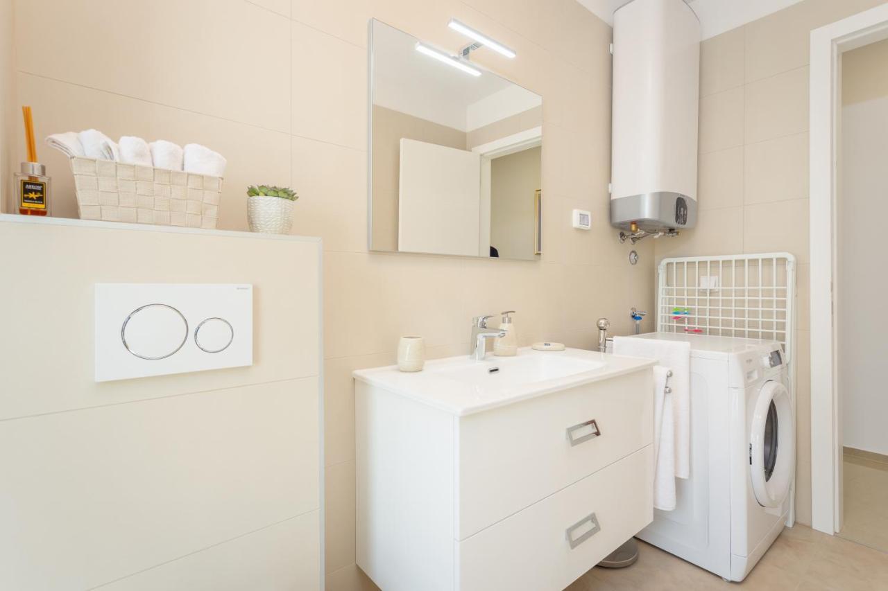 Luton Apartment Баньоле Екстериор снимка