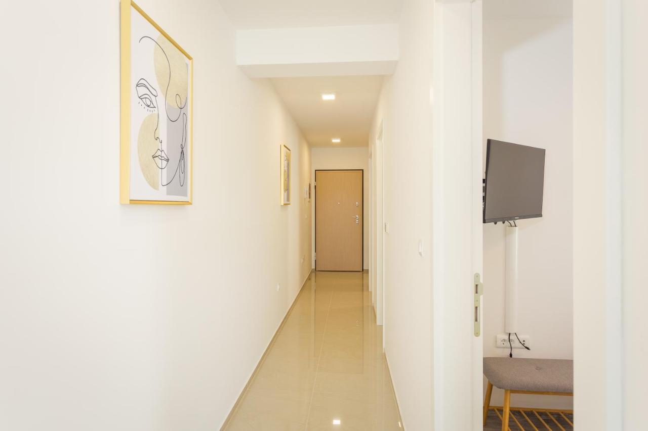 Luton Apartment Баньоле Екстериор снимка