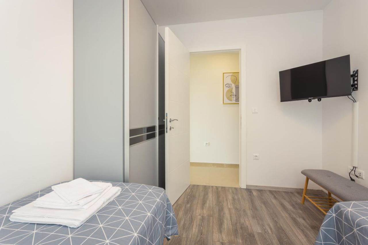 Luton Apartment Баньоле Екстериор снимка