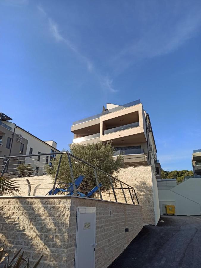 Luton Apartment Баньоле Екстериор снимка