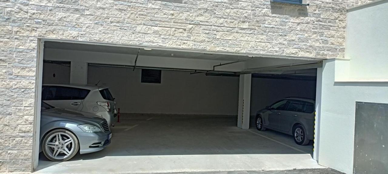 Luton Apartment Баньоле Екстериор снимка
