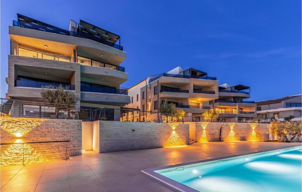 Luton Apartment Баньоле Екстериор снимка